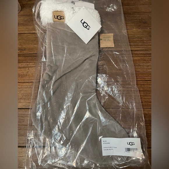 🆕NWT UGG Exclusive BLISS Holiday Classic Khaki PUTTY Stockings with Pom Poms - Picture 2 of 4